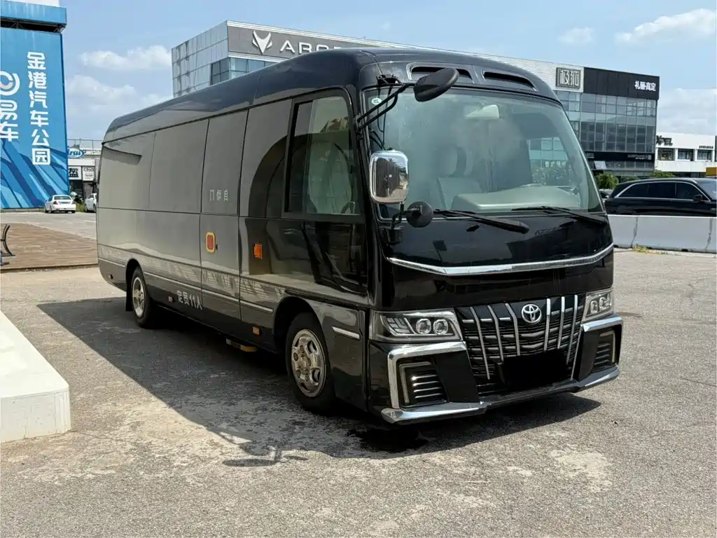 Toyota Coaster — миниатюра 3