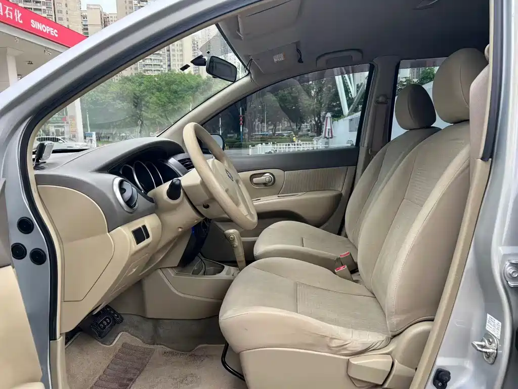 Nissan Livina — миниатюра 3