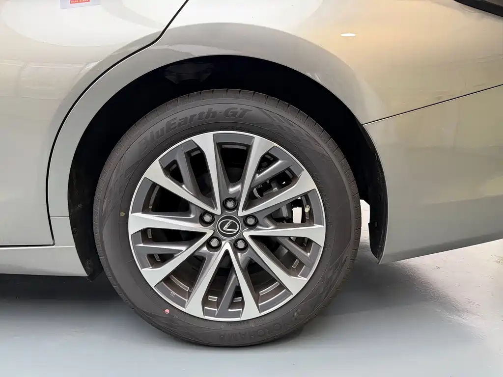 Lexus ES — миниатюра 17
