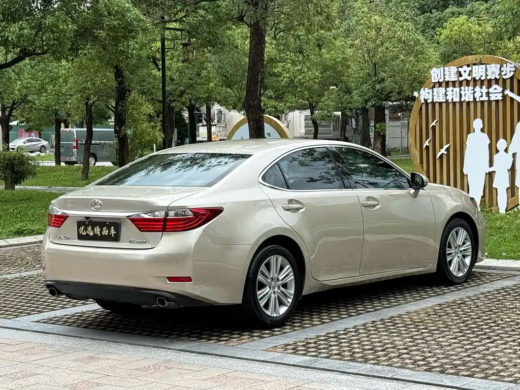 Lexus ES — миниатюра 16