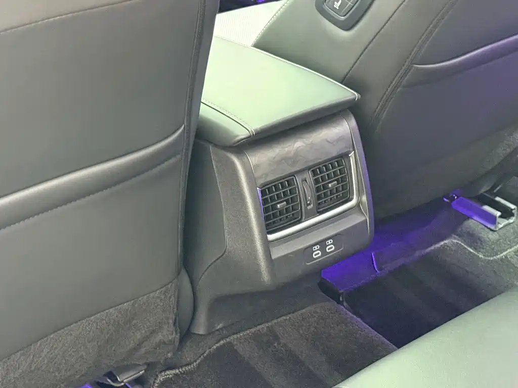 Toyota Camry — миниатюра 17
