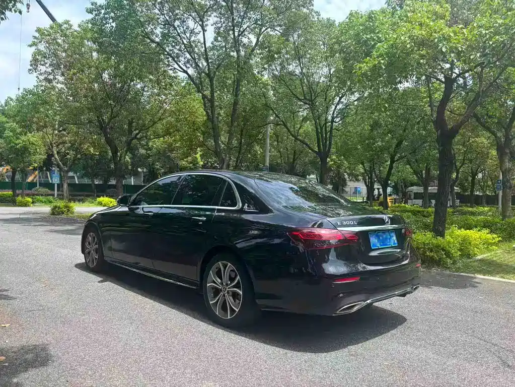 Mercedes-Benz E-Class — миниатюра 6
