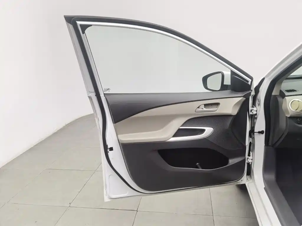 Chevrolet Sail — миниатюра 8
