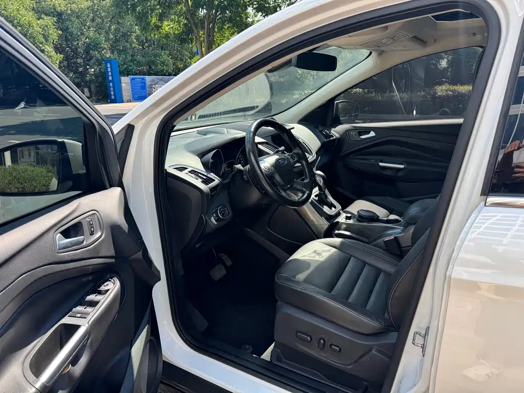 Ford Kuga — миниатюра 7