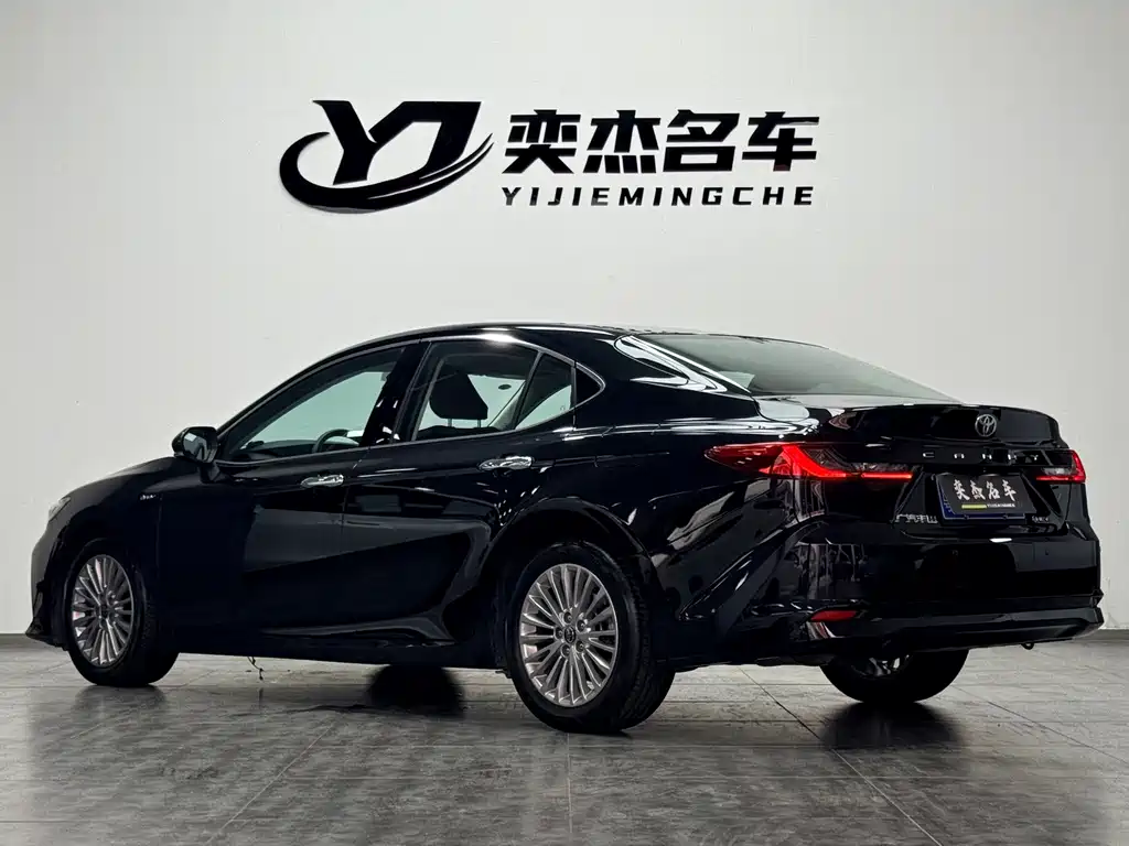 Toyota Camry — миниатюра 9