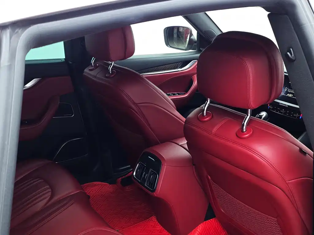 Maserati Levante — миниатюра 12