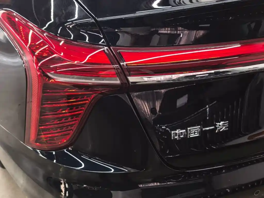 Hongqi Hongqi H5 — миниатюра 15