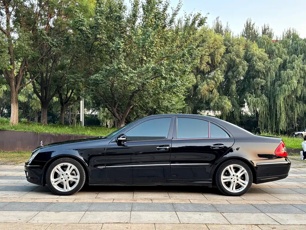 Mercedes-Benz E-Class — миниатюра 4