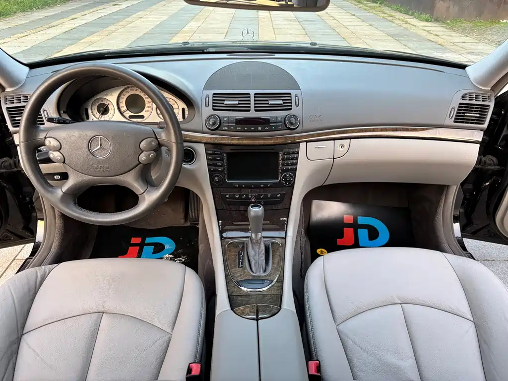 Mercedes-Benz E-Class — миниатюра 22
