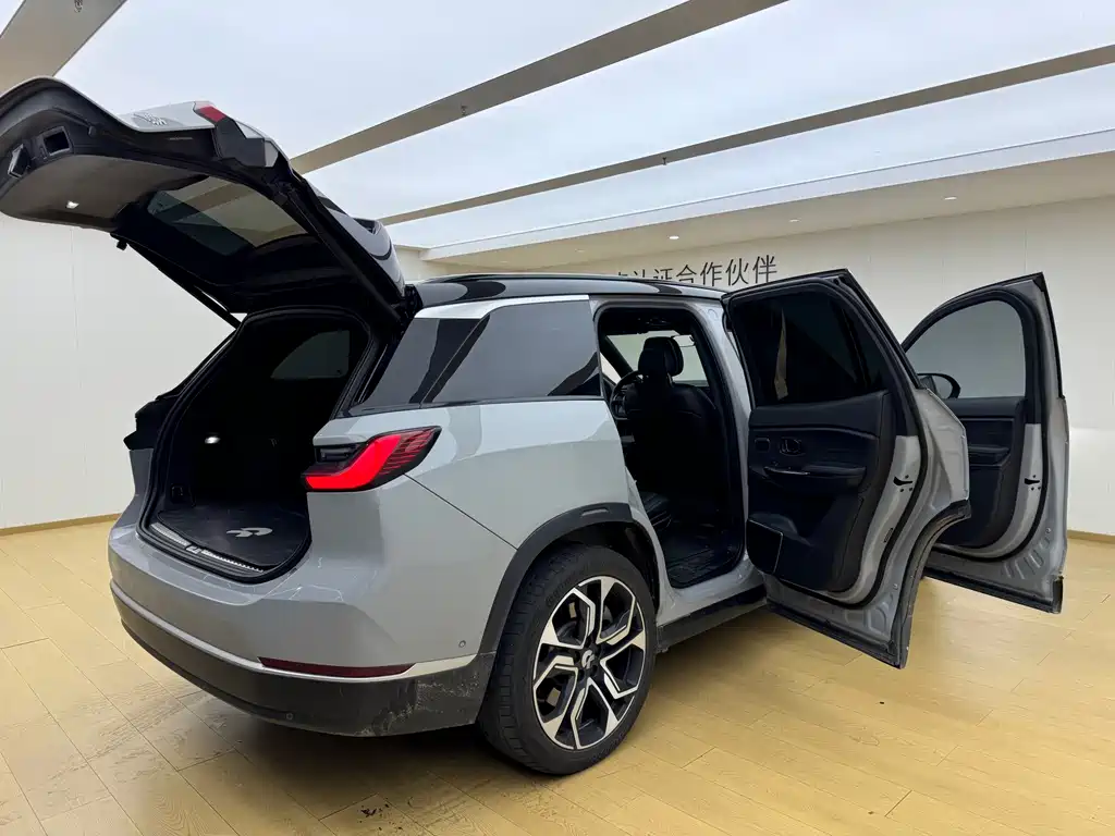 NIO ES8 — миниатюра 11