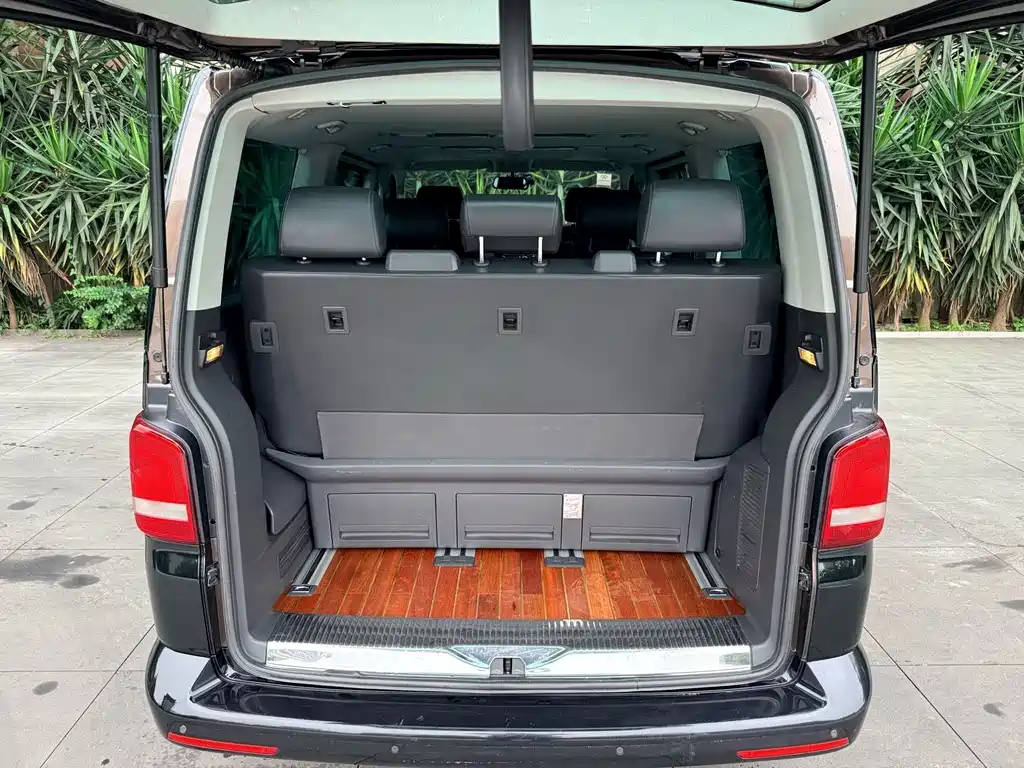 Volkswagen Multivan — миниатюра 6
