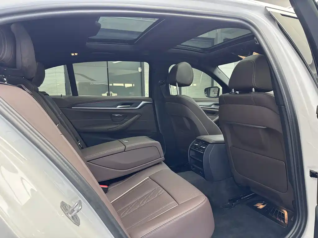BMW 5 Series — миниатюра 16