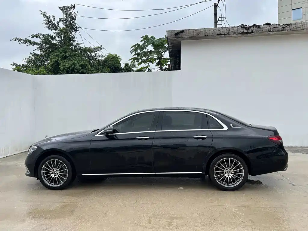 Mercedes-Benz E-Class — миниатюра 3