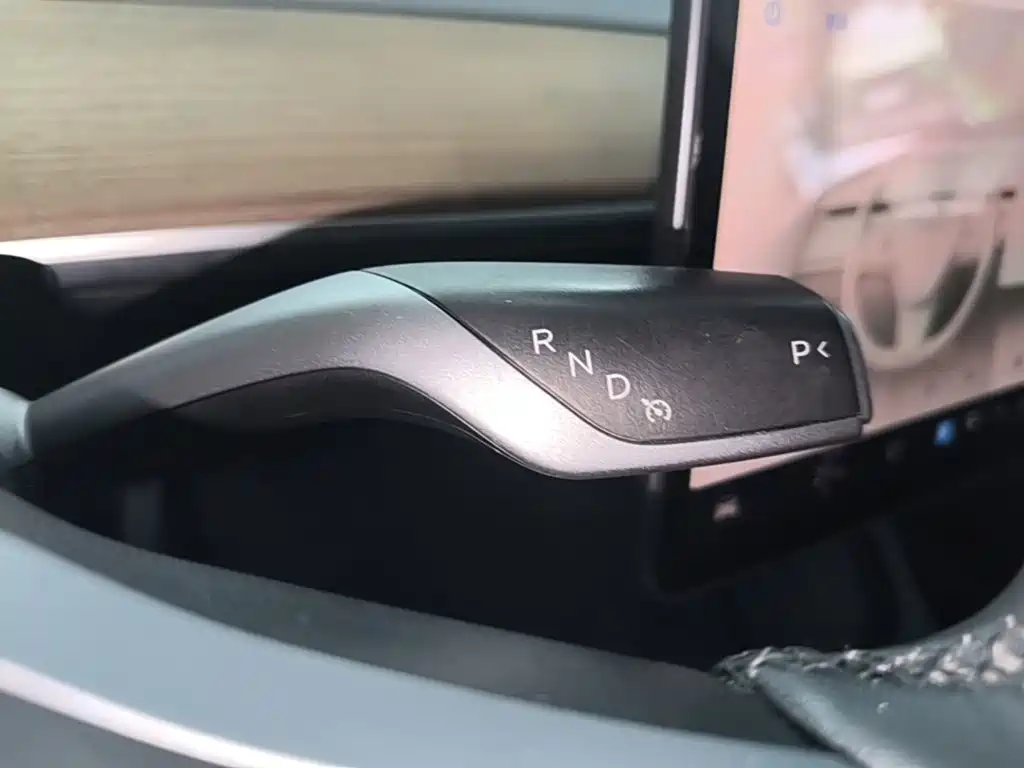 Tesla Model Y — миниатюра 14