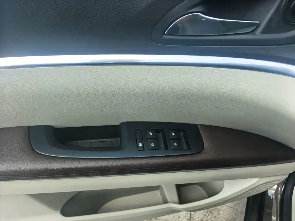 Buick GL8 — миниатюра 10