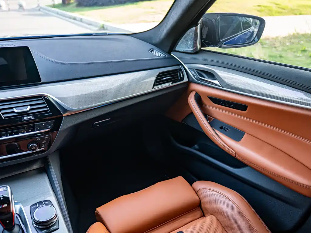 BMW M5 — миниатюра 13