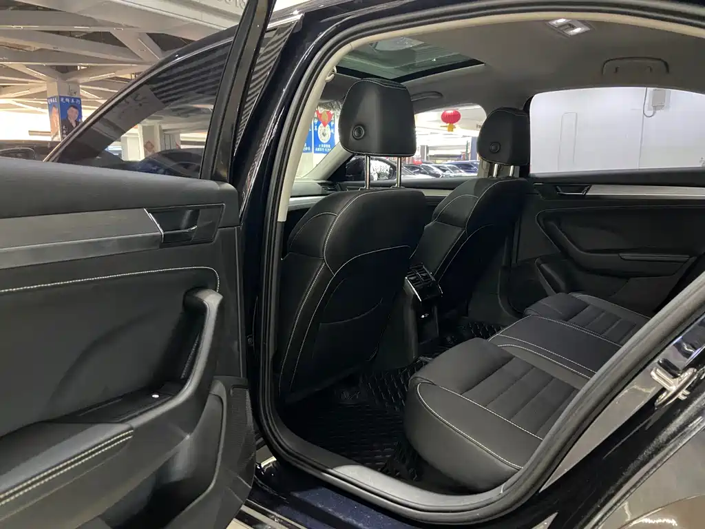 Skoda Superb — миниатюра 8