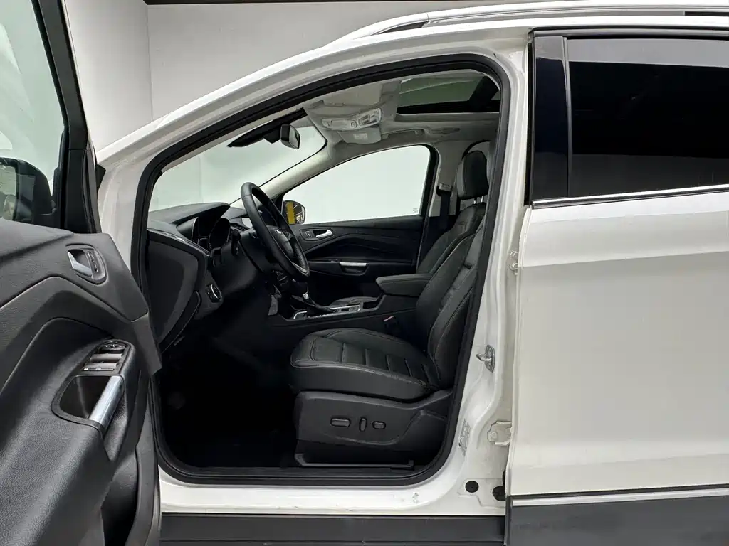 Ford Kuga — миниатюра 7