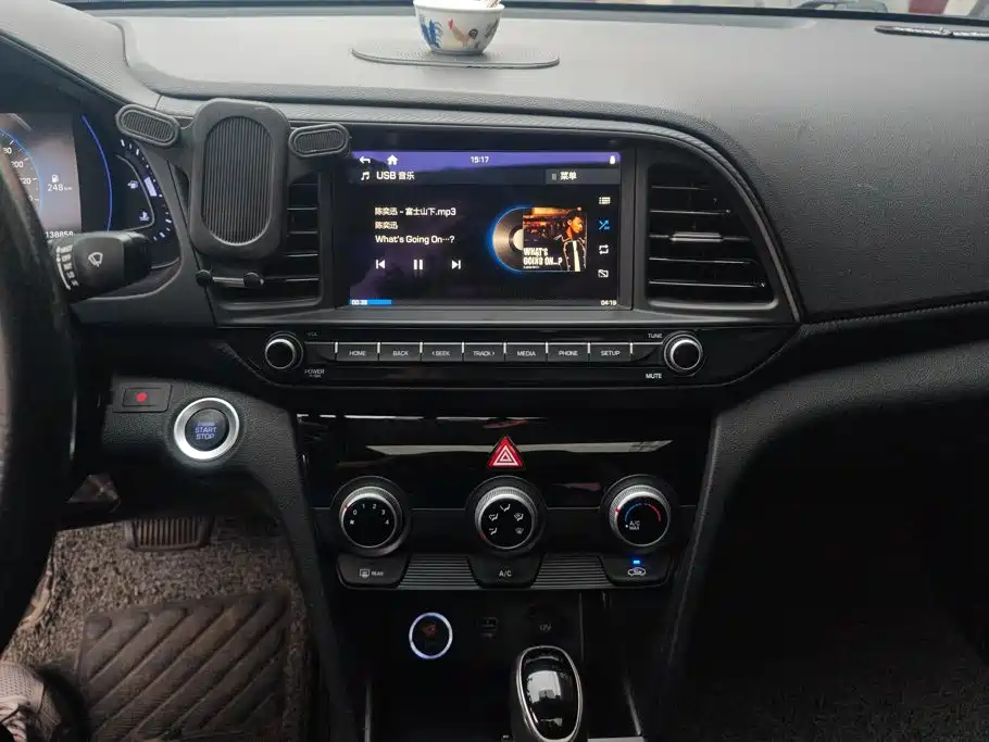 Hyundai Elantra — миниатюра 13