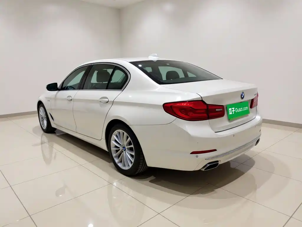 BMW 5 Series New Energy — миниатюра 4