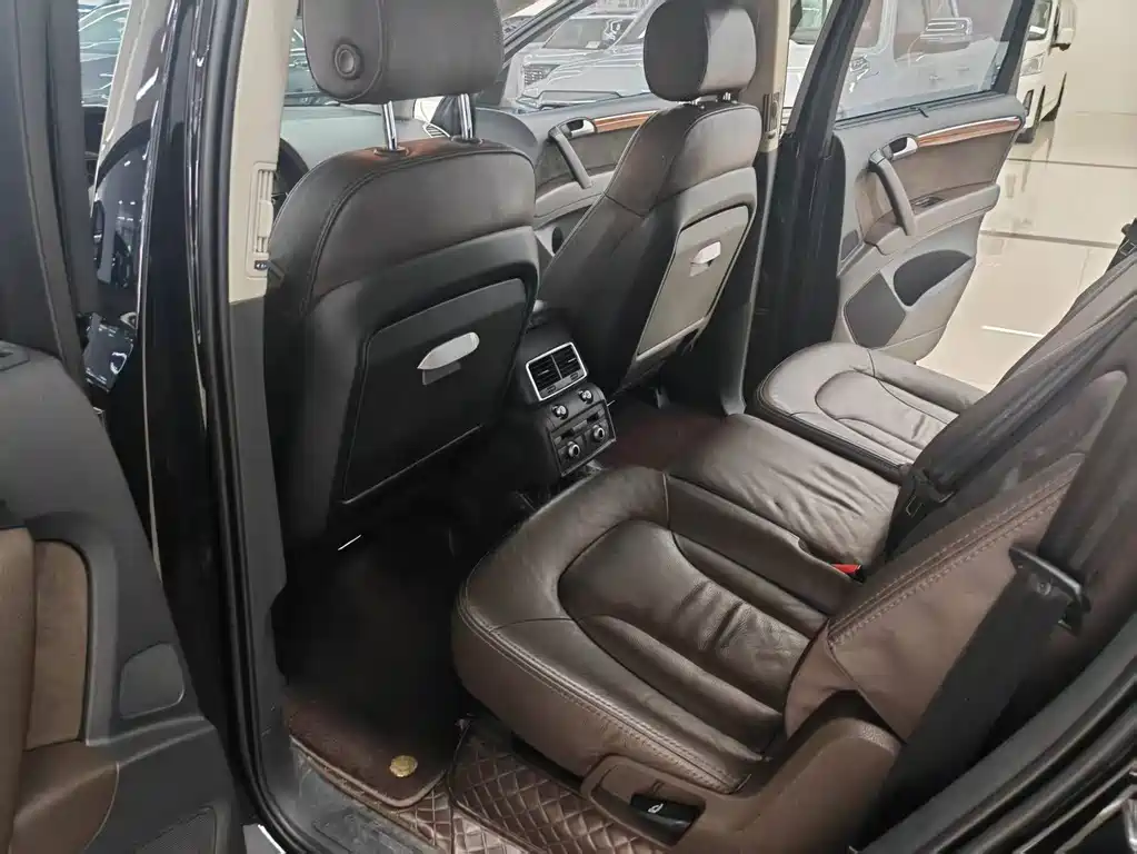 Audi Q7 — миниатюра 8