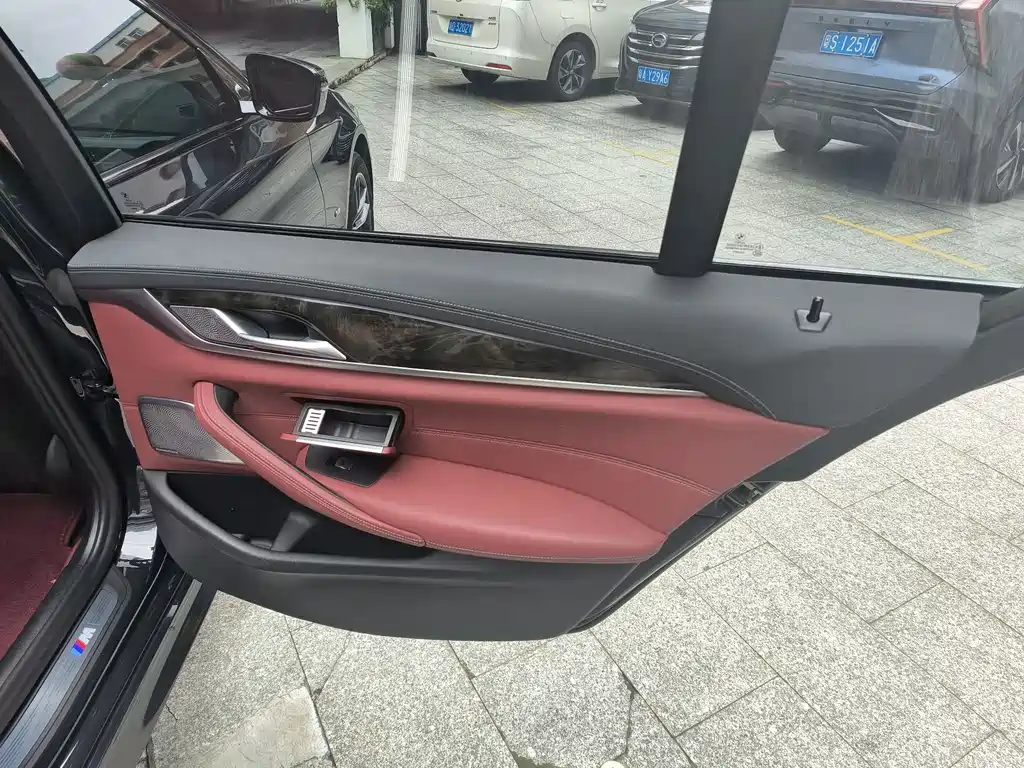 BMW 5 Series — миниатюра 17