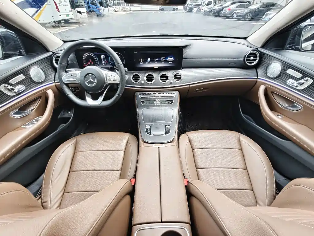 Mercedes-Benz E-Class — миниатюра 4
