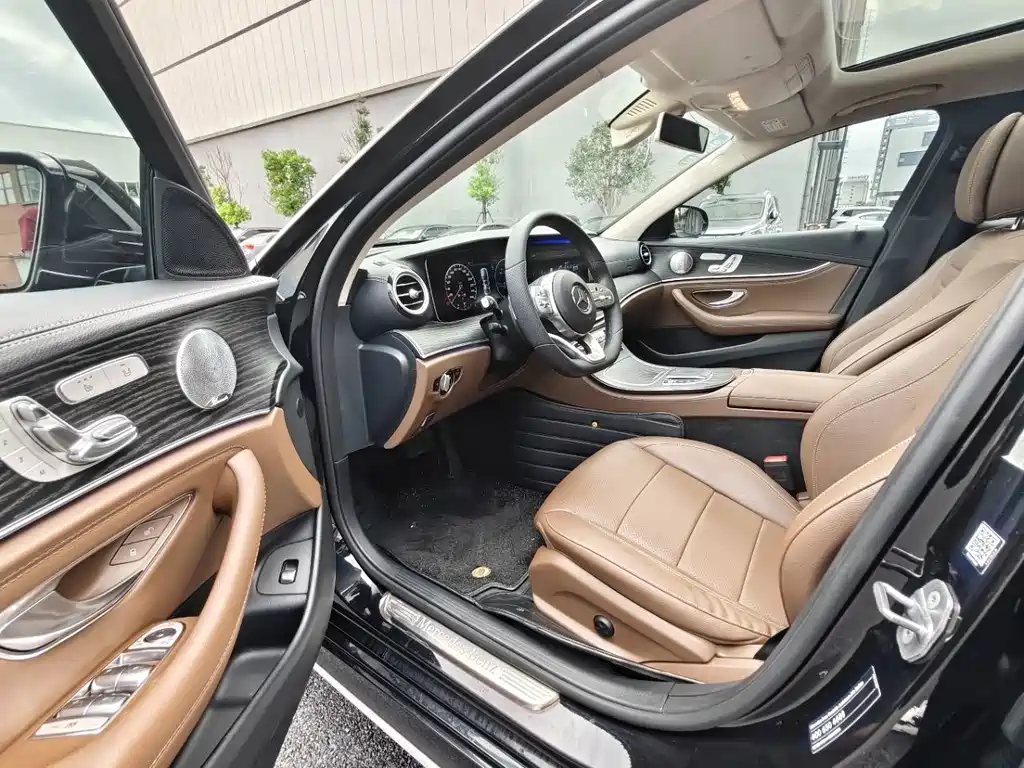 Mercedes-Benz E-Class — миниатюра 5