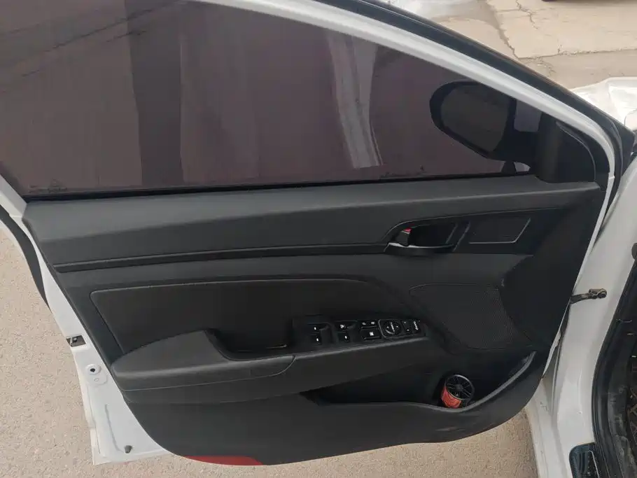 Hyundai Elantra — миниатюра 7