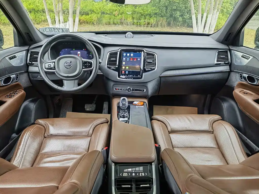 Volvo XC90 PHEV — миниатюра 10