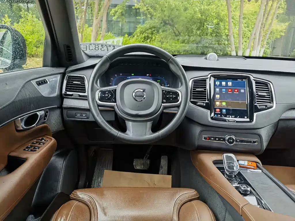 Volvo XC90 PHEV — миниатюра 11