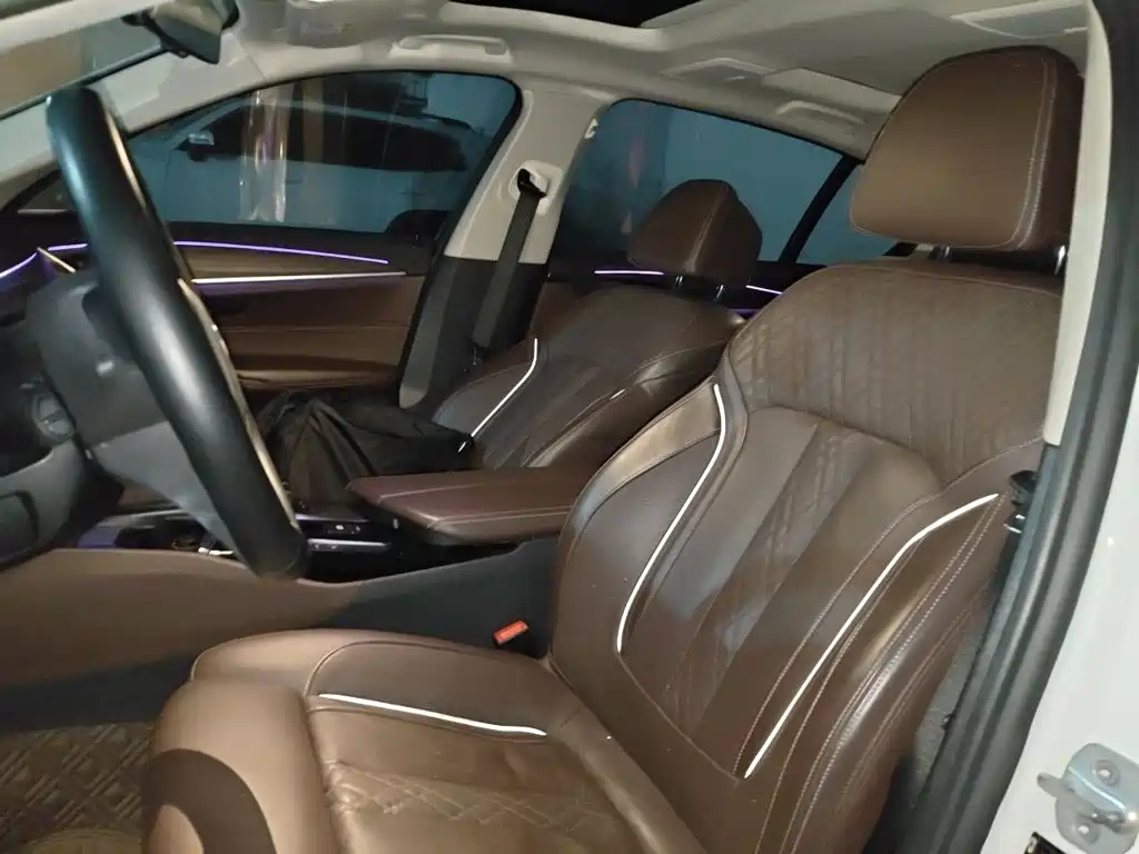 BMW 5 Series New Energy — миниатюра 16