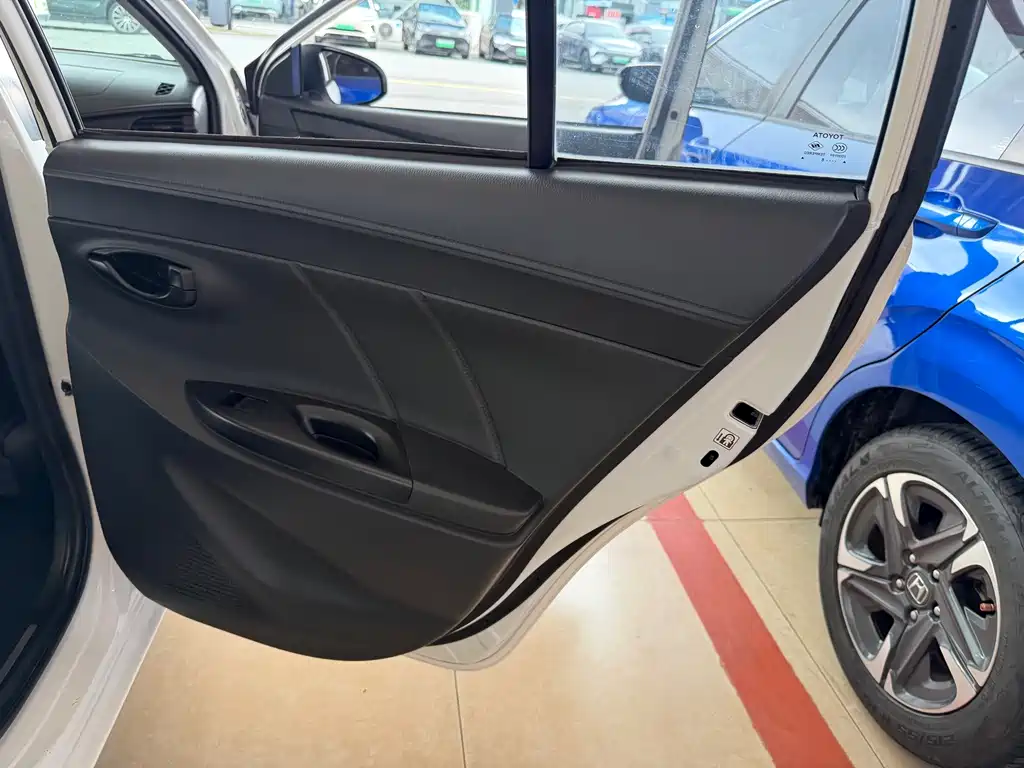 Toyota Yaris L — миниатюра 21