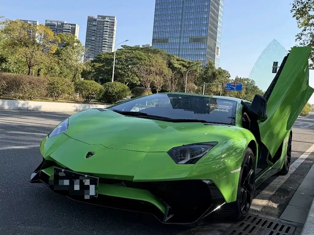 Lamborghini Aventador 2013