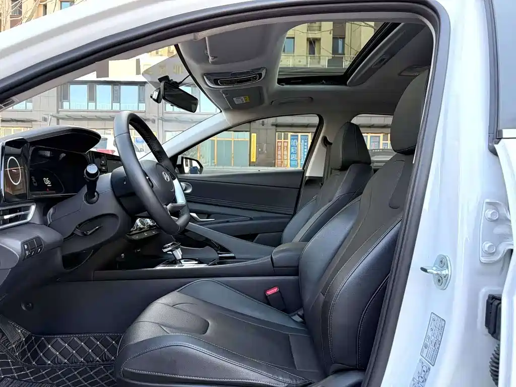 Hyundai Elantra — миниатюра 6