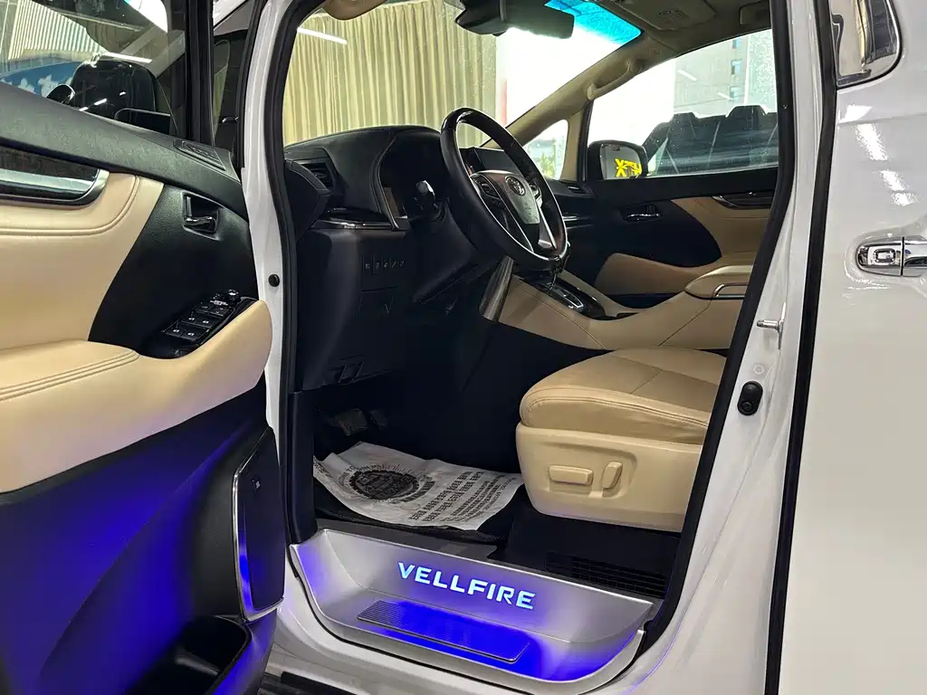 Toyota Vellfire — миниатюра 3