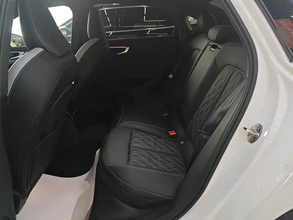 Audi A5L — миниатюра 13