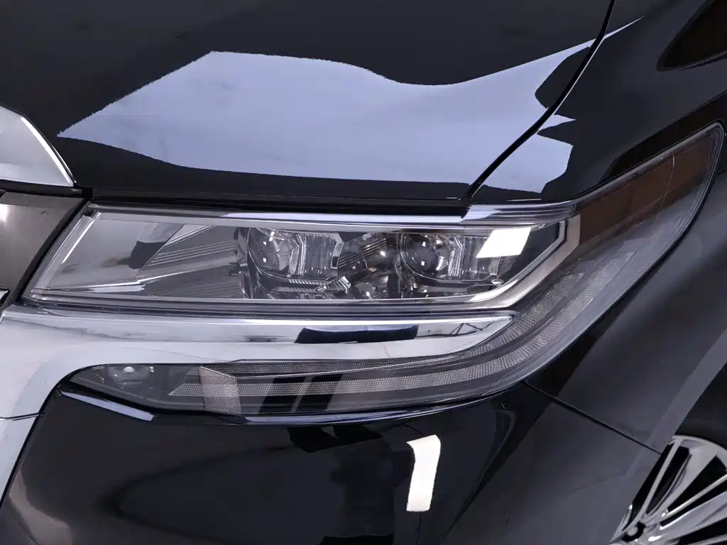 Toyota Alphard — миниатюра 4