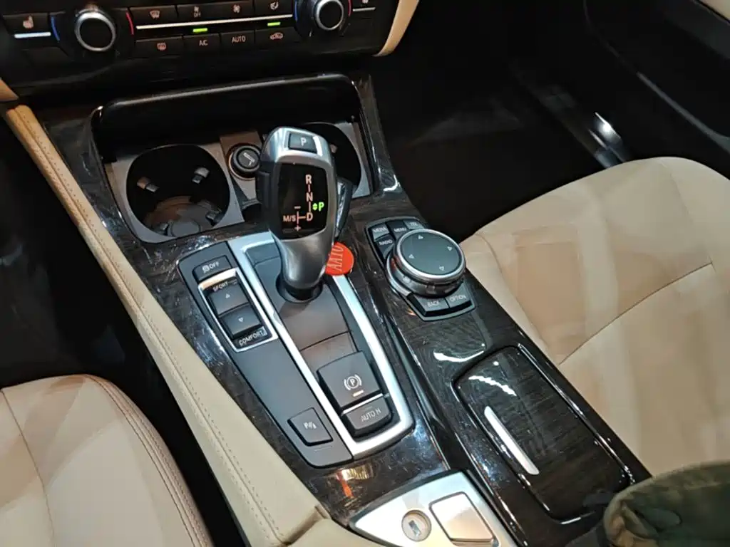 BMW 5 Series — миниатюра 14