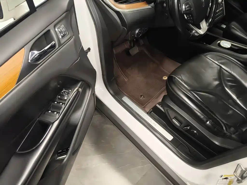 Lincoln MKC — миниатюра 16