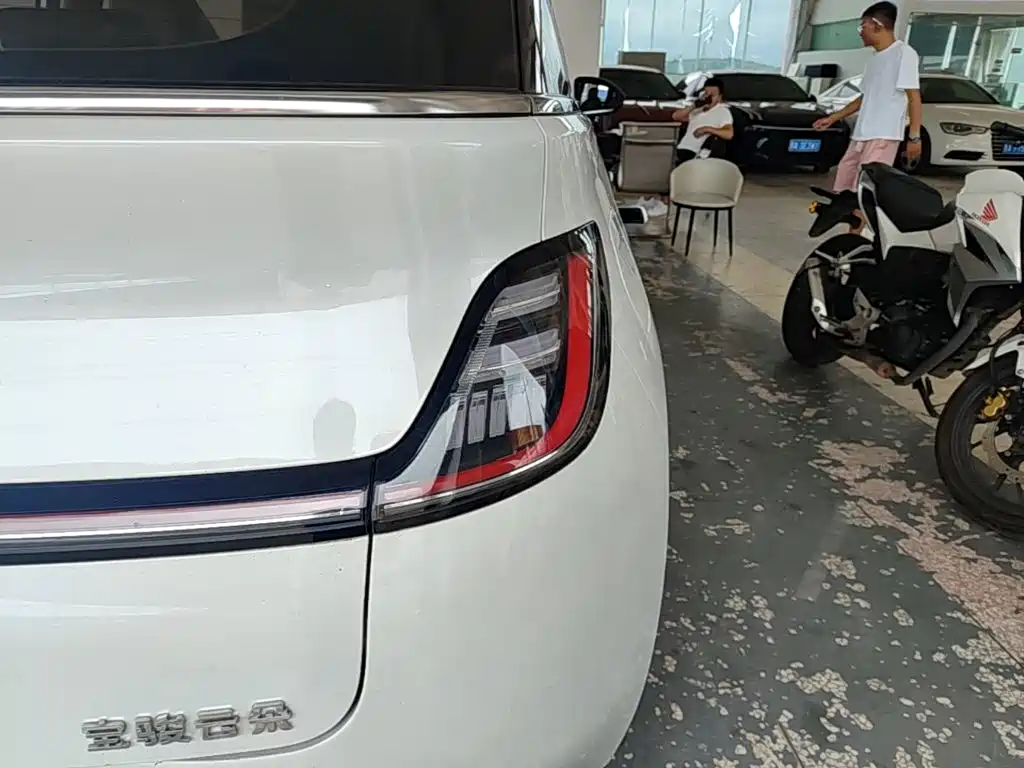 Baojun Yunduo — миниатюра 8