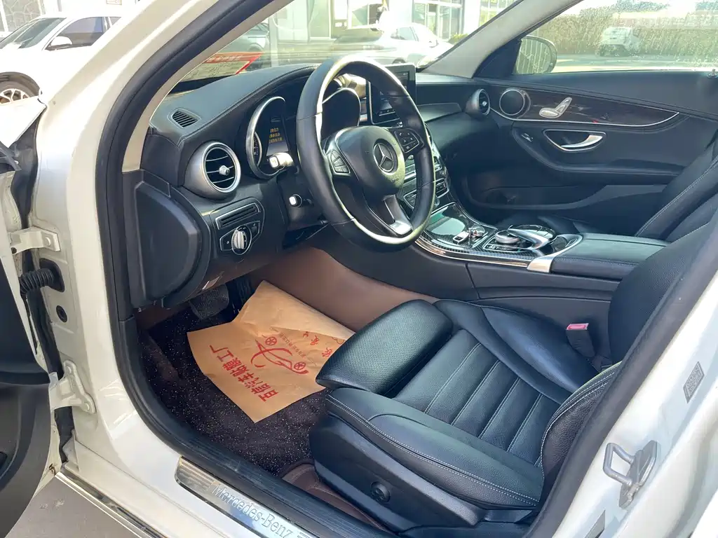 Mercedes-Benz C-Class — миниатюра 5