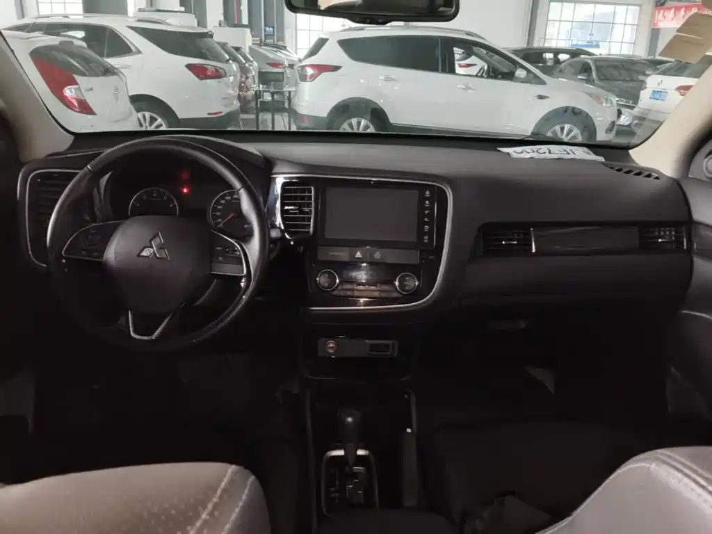 Mitsubishi Outlander — миниатюра 10