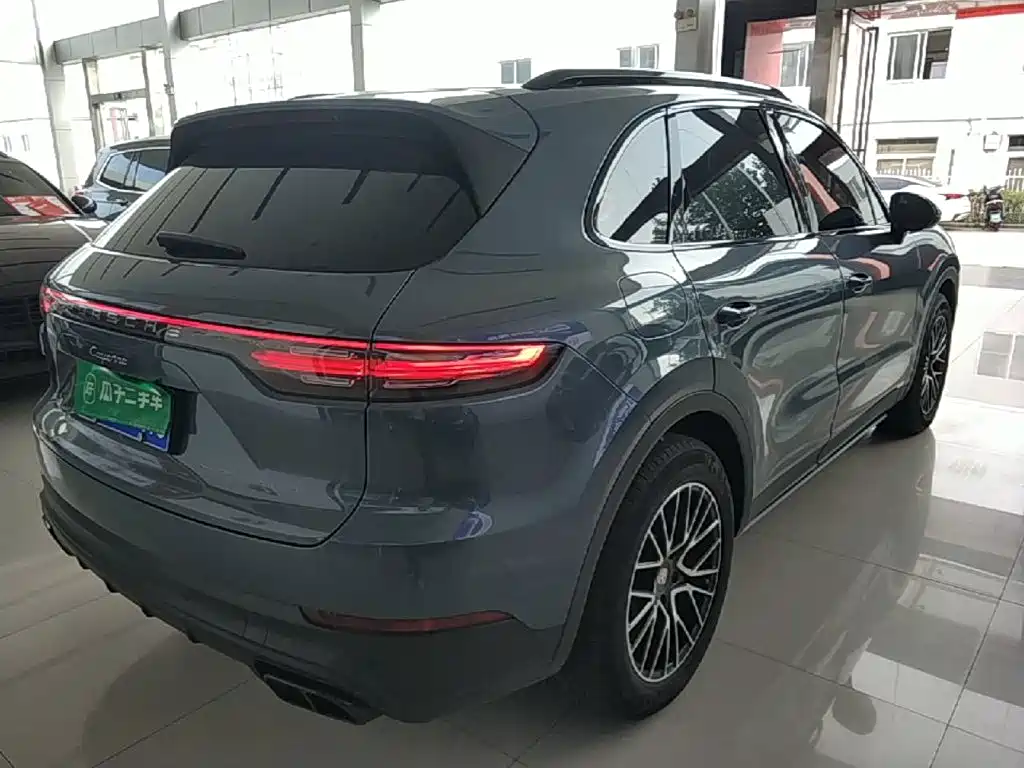 Porsche Cayenne — миниатюра 7