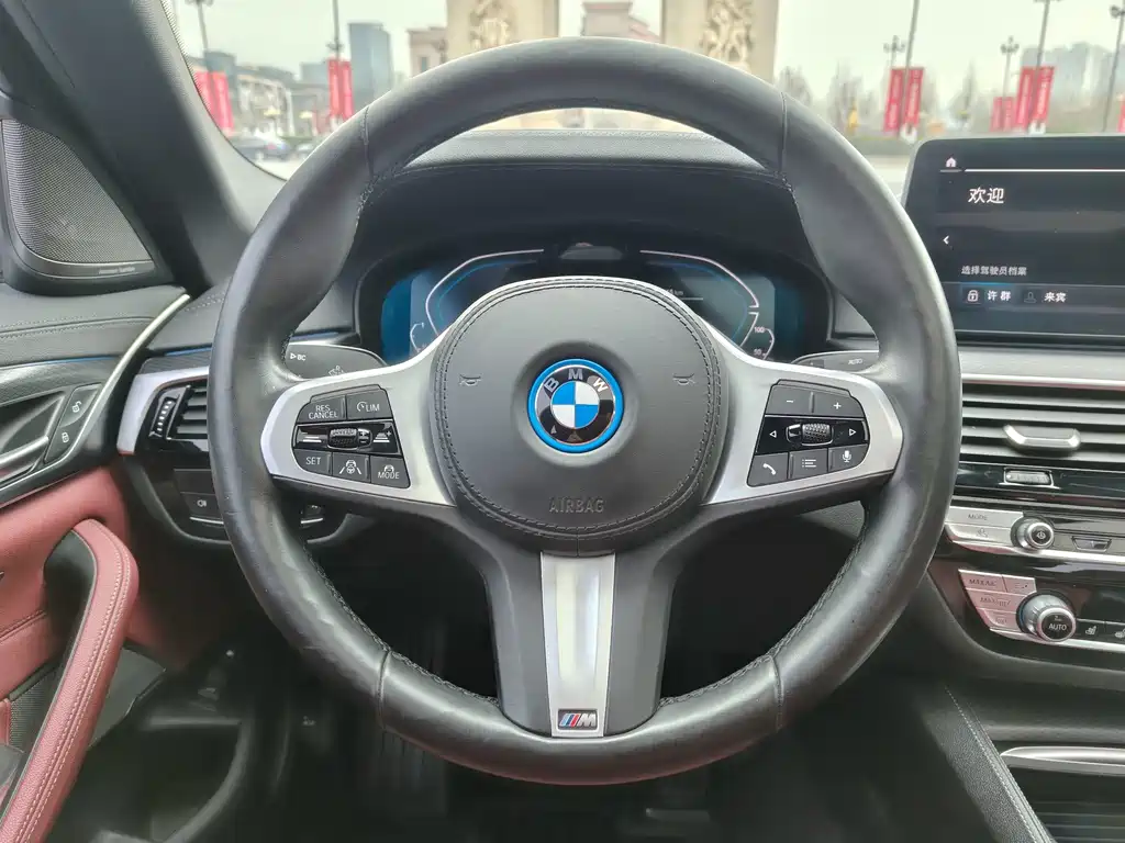 BMW 5 Series New Energy — миниатюра 8
