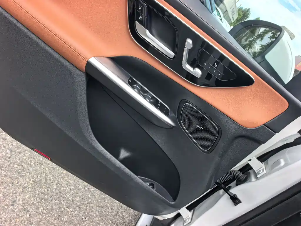 Mercedes-Benz GLC 2023 GLC 300 L 4MATIC 5 мест