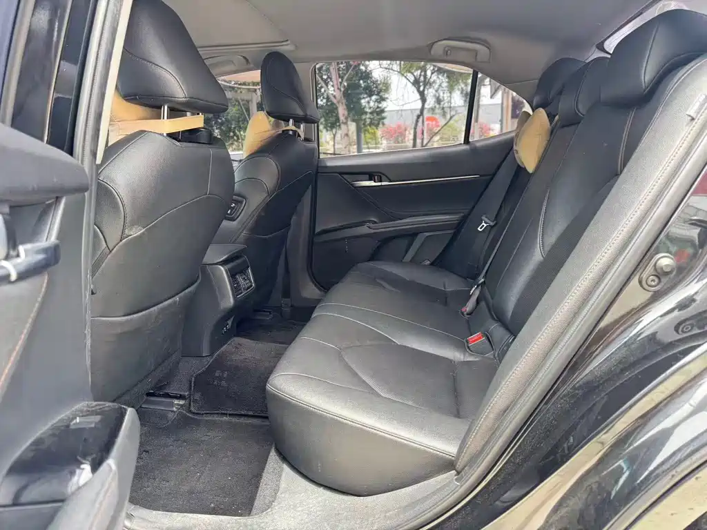 Toyota Camry — миниатюра 10