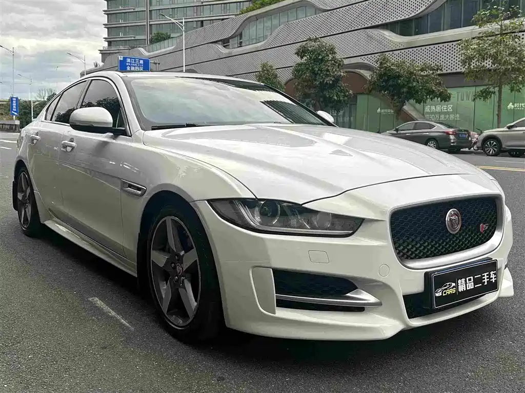 Jaguar XE — миниатюра 3