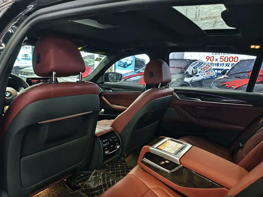 BMW 5 Series — миниатюра 7