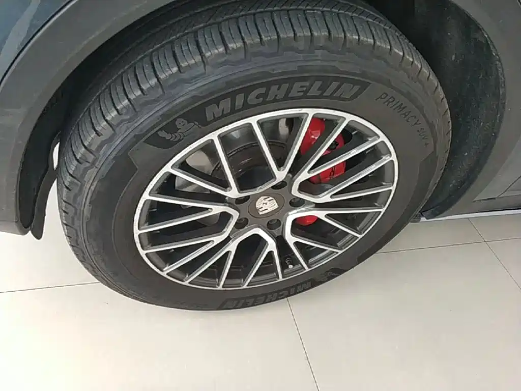 Porsche Cayenne — миниатюра 23